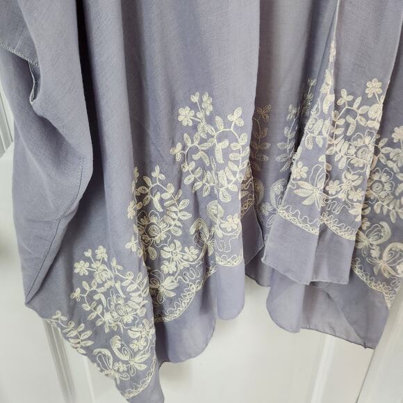 Chic Soul Women's Light Blue Embroidered Kimono OSFA - Picture 4 of 6